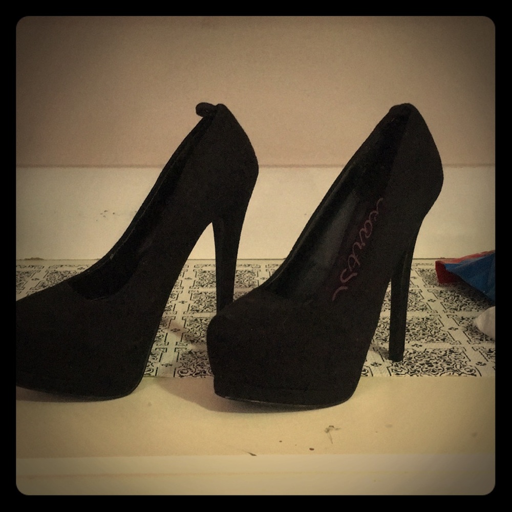 Black heart soul shoes